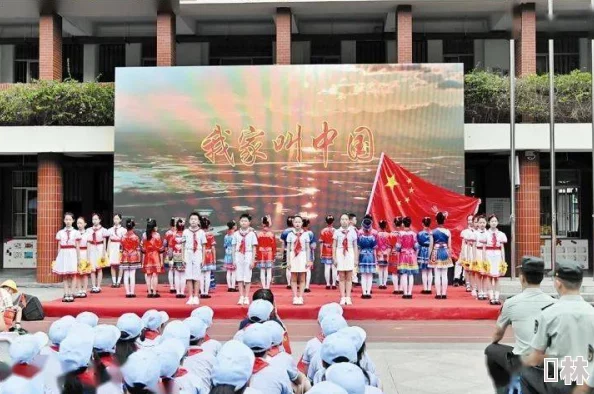 九色丨蝌蚪pony校服：这款独特的校服设计融合了多种颜色与可爱的蝌蚪元素，展现出青春活力与个性化风格